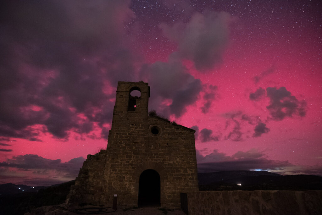 Aurora boreal vermella al Centre Astronòmic del Castell de Lladurs